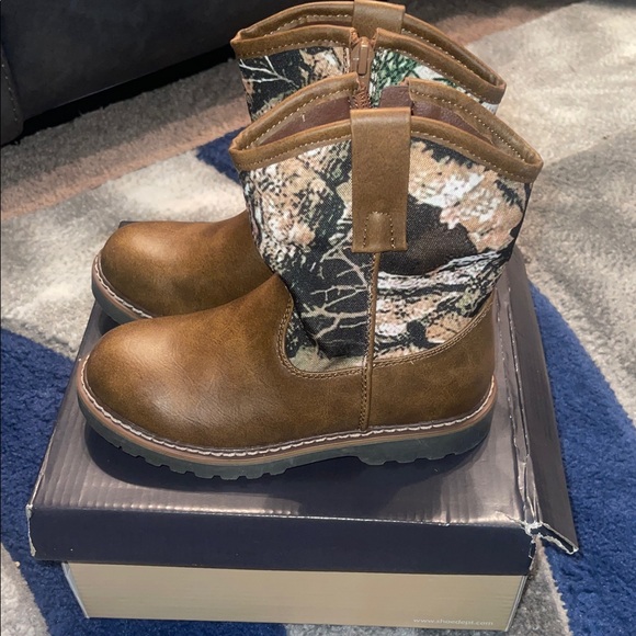 Children's Brown and Camouflage Boots - Picture 1 of 5